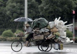 大街上回收廢品的人，一個月能賺多少錢？